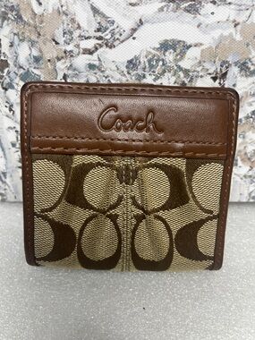 Coach Signature Soho Pleated Brown
Canvas Leather Card Holder Trifold
Wallet